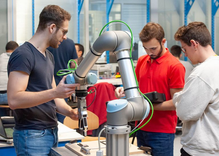 La mécatronique engagée dans le développement de la robotique pour l
